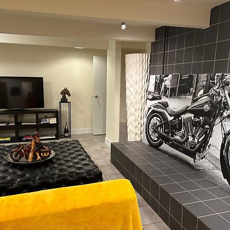 Cypress: Private Bedroom/Bathroom/Office, With Shared Pool, Hot Tub North Vancouver Bagian luar foto