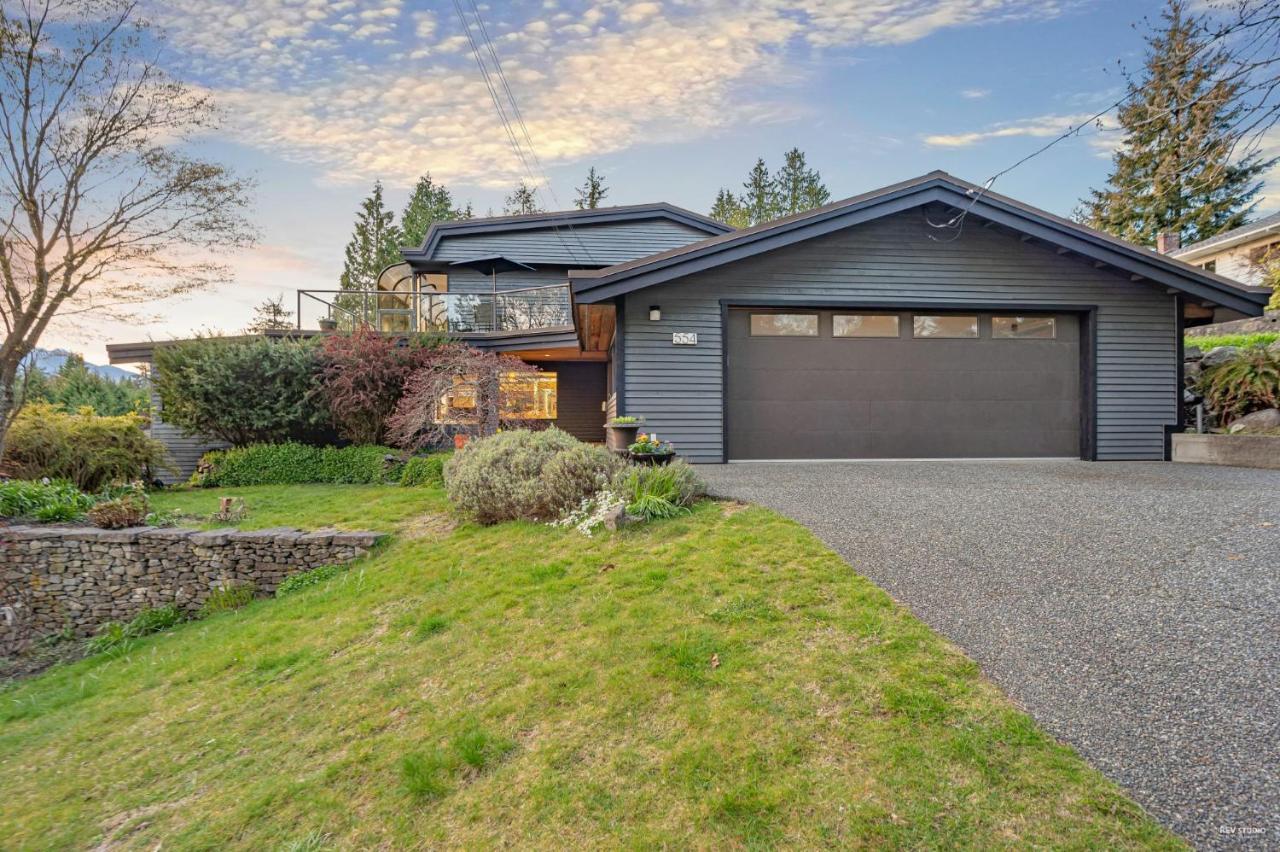 Cypress: Private Bedroom/Bathroom/Office, With Shared Pool, Hot Tub North Vancouver Bagian luar foto