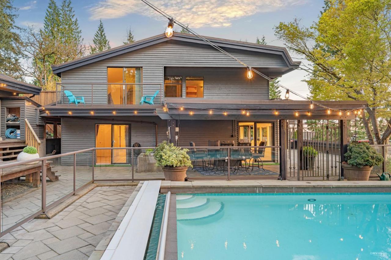 Cypress: Private Bedroom/Bathroom/Office, With Shared Pool, Hot Tub North Vancouver Bagian luar foto