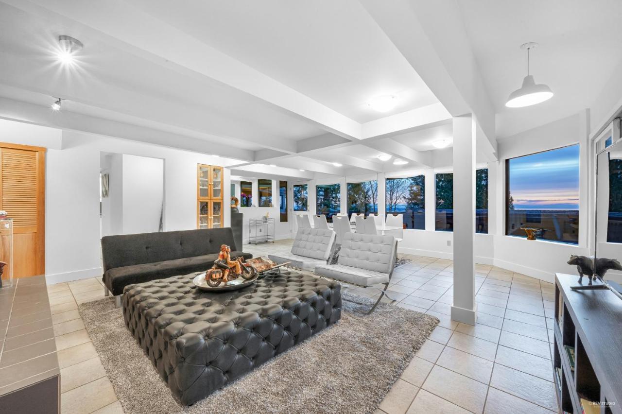 Cypress: Private Bedroom/Bathroom/Office, With Shared Pool, Hot Tub North Vancouver Bagian luar foto