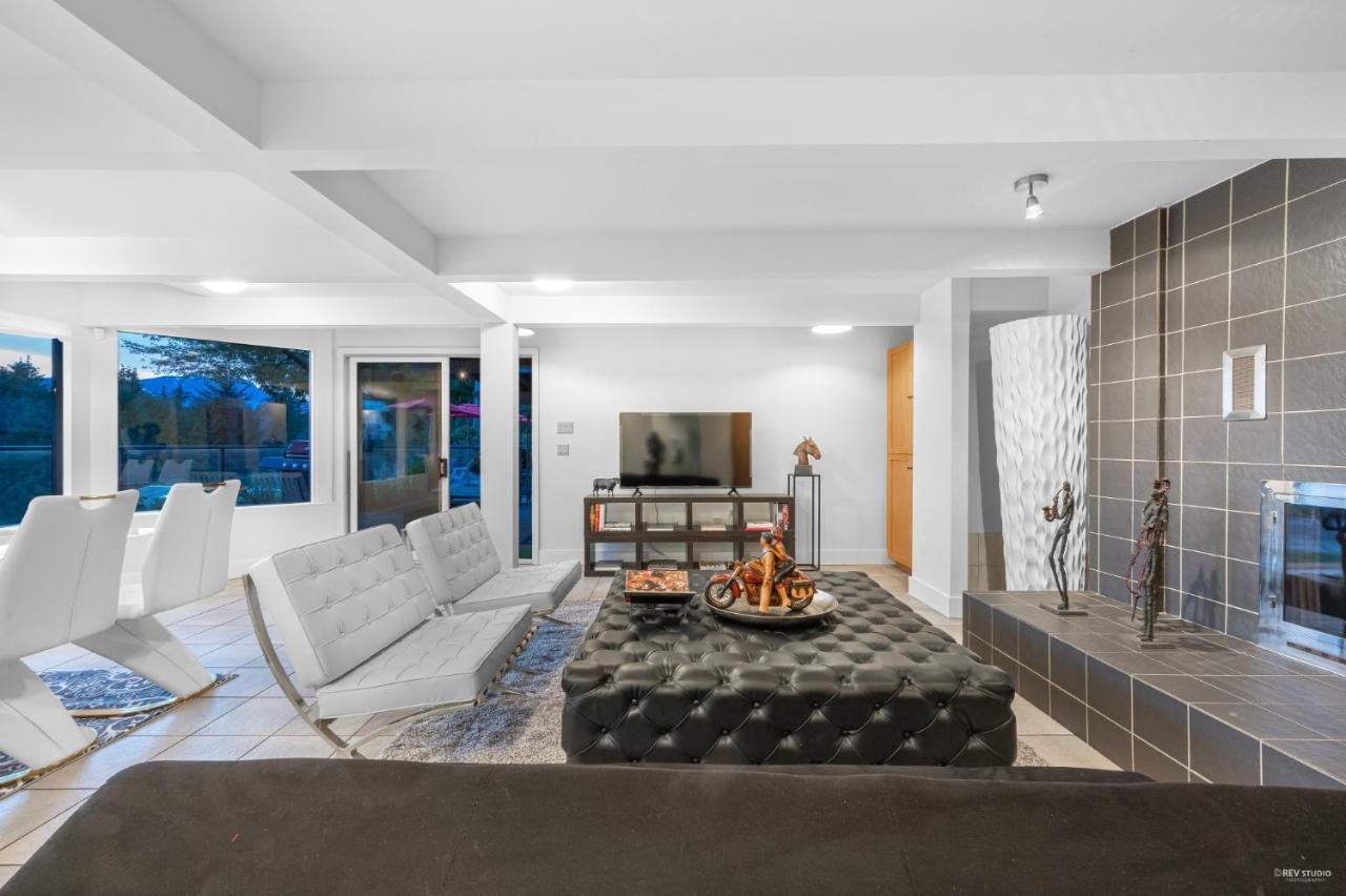 Cypress: Private Bedroom/Bathroom/Office, With Shared Pool, Hot Tub North Vancouver Bagian luar foto