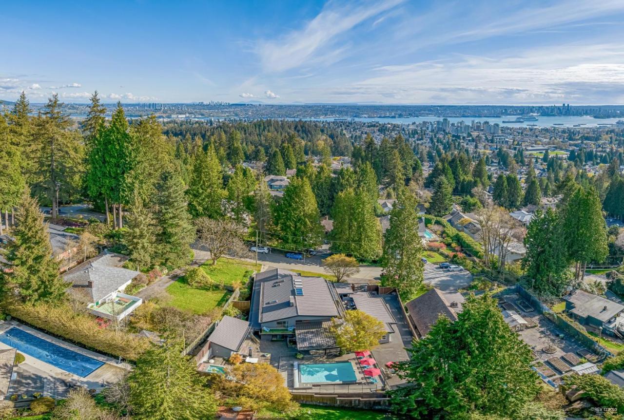 Cypress: Private Bedroom/Bathroom/Office, With Shared Pool, Hot Tub North Vancouver Bagian luar foto