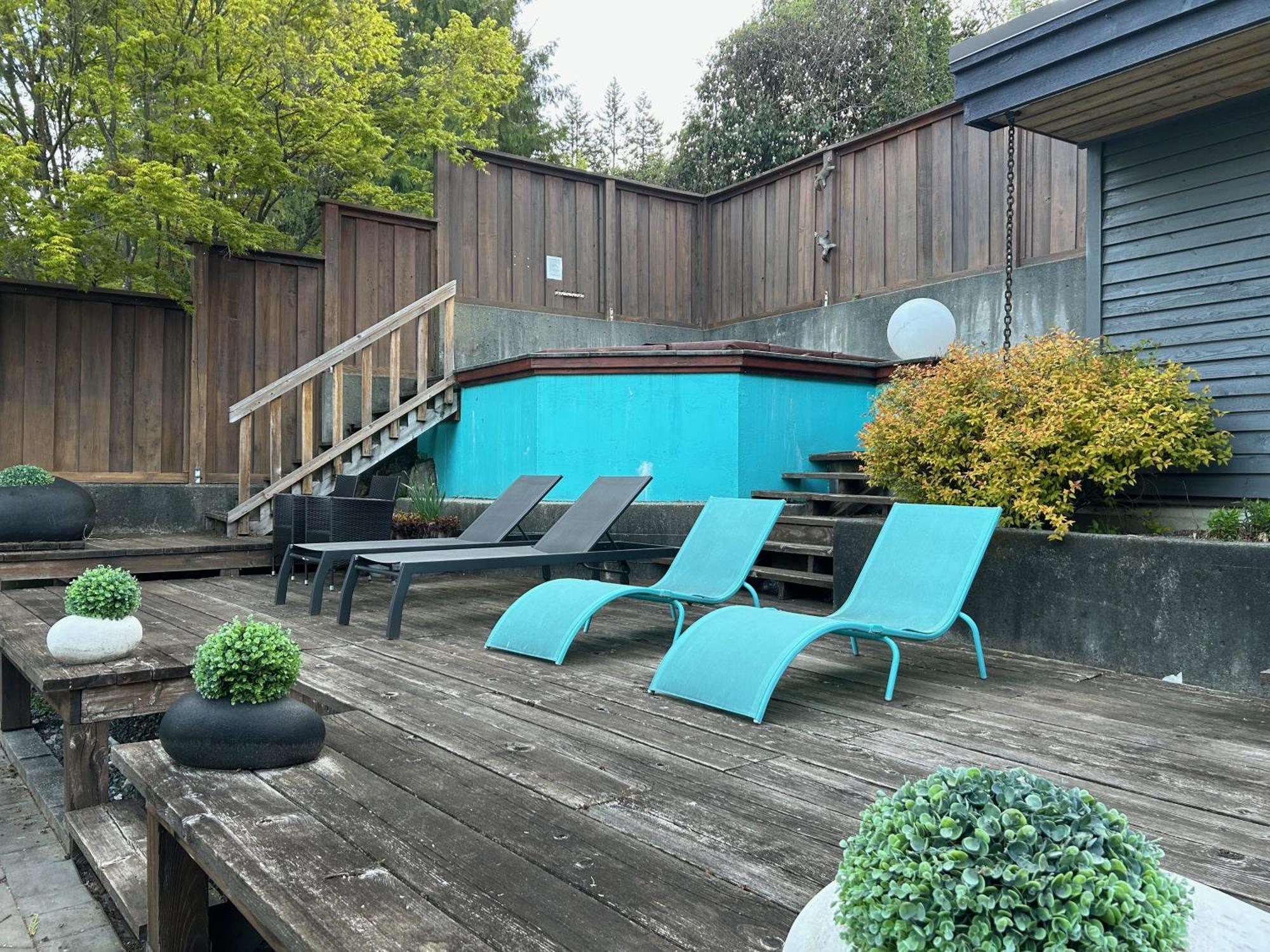Cypress: Private Bedroom/Bathroom/Office, With Shared Pool, Hot Tub North Vancouver Bagian luar foto