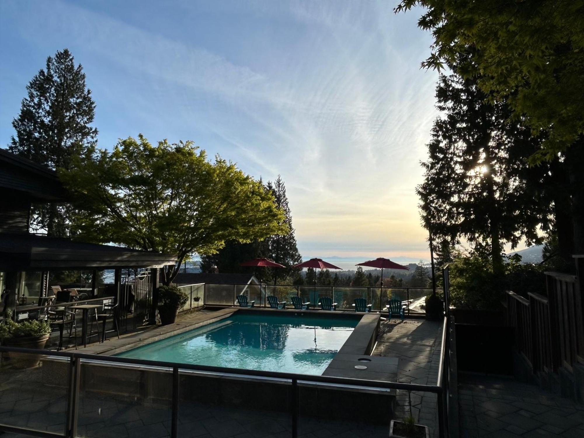 Cypress: Private Bedroom/Bathroom/Office, With Shared Pool, Hot Tub North Vancouver Bagian luar foto