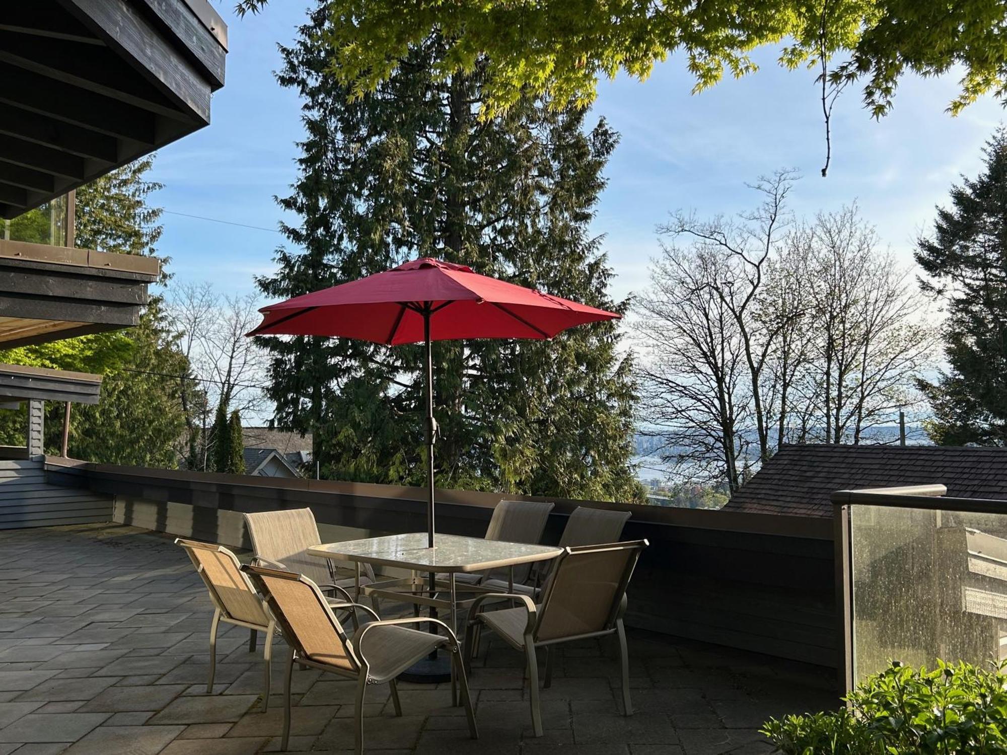 Cypress: Private Bedroom/Bathroom/Office, With Shared Pool, Hot Tub North Vancouver Bagian luar foto