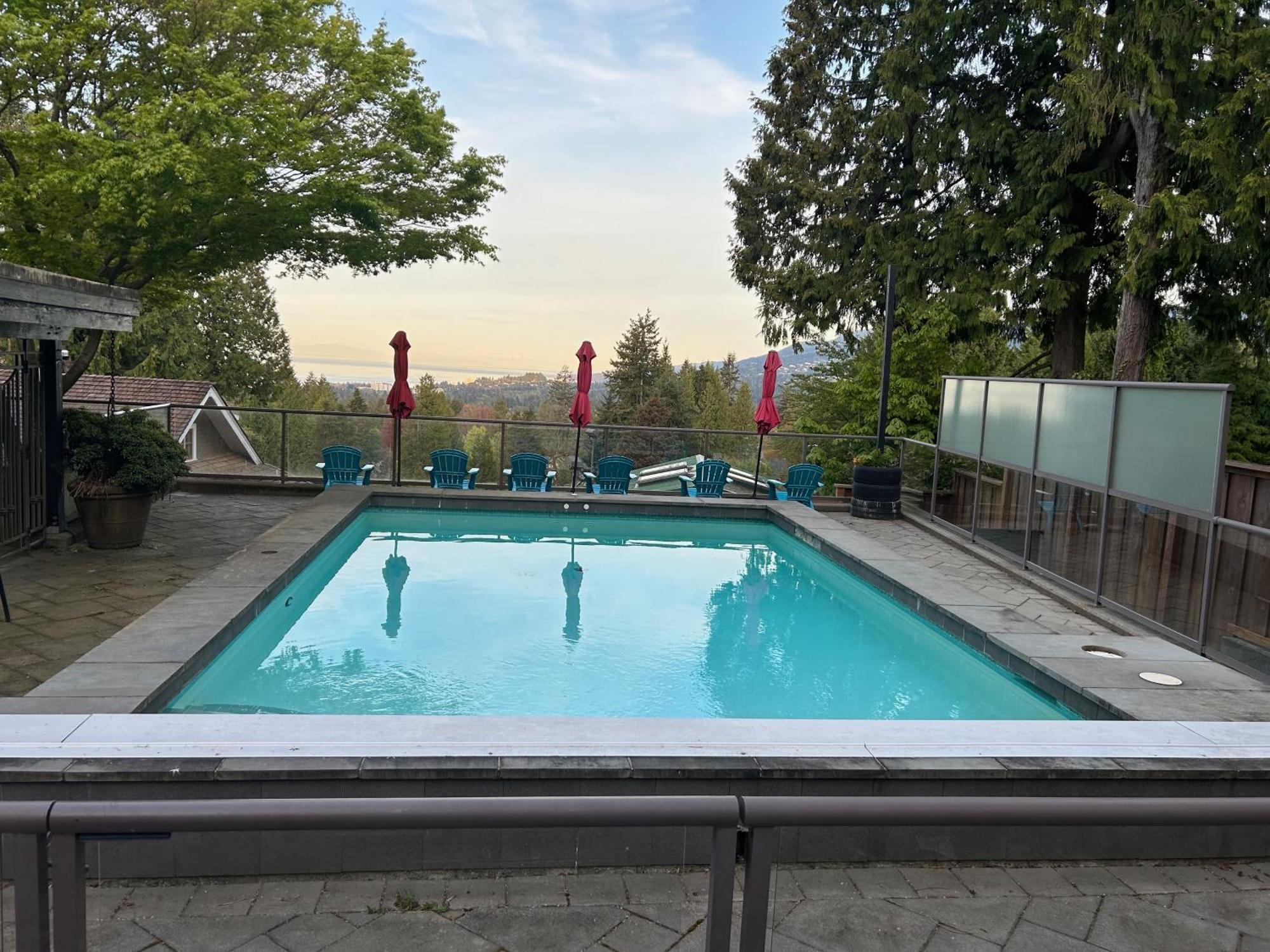 Cypress: Private Bedroom/Bathroom/Office, With Shared Pool, Hot Tub North Vancouver Bagian luar foto