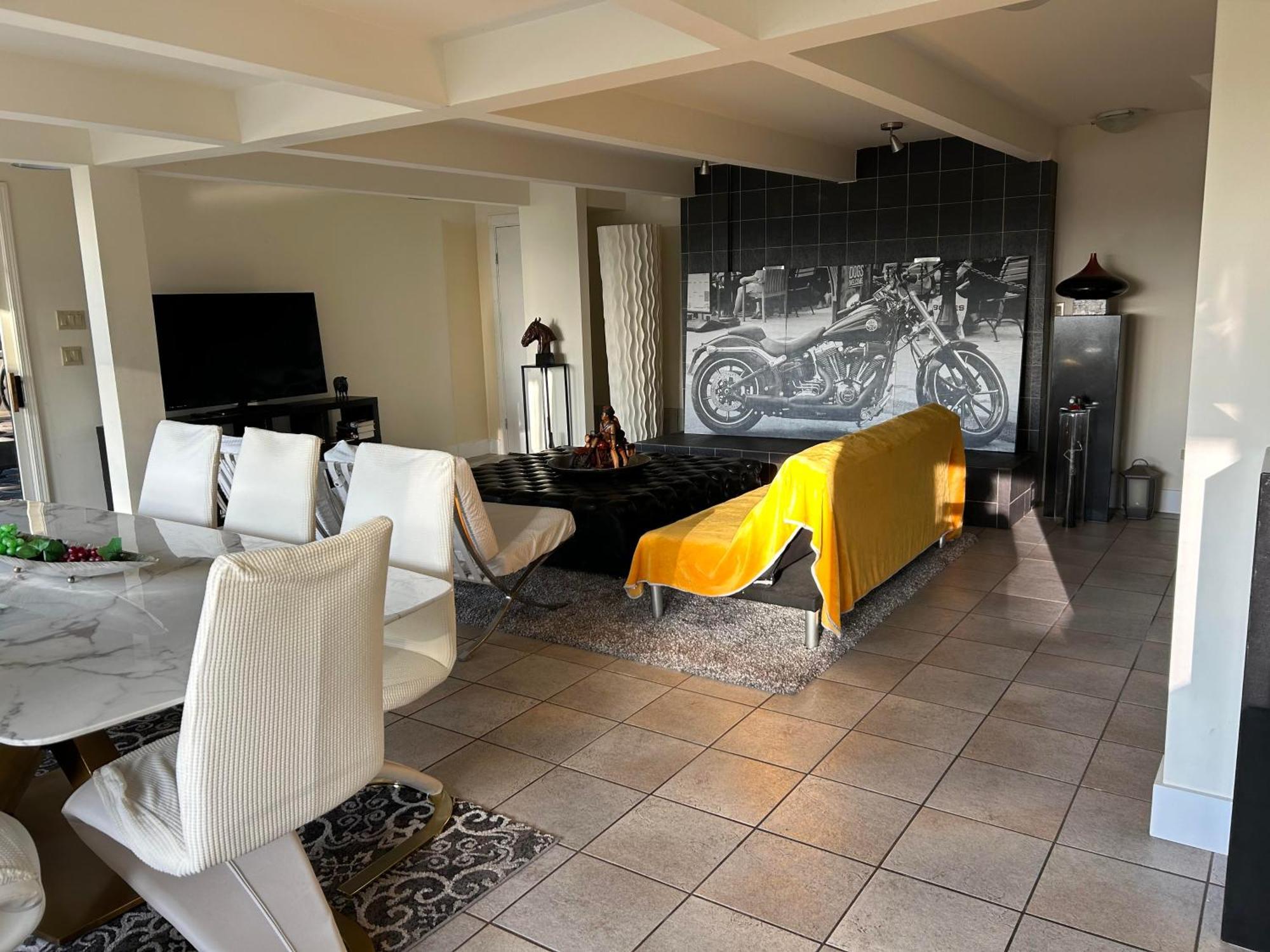 Cypress: Private Bedroom/Bathroom/Office, With Shared Pool, Hot Tub North Vancouver Bagian luar foto