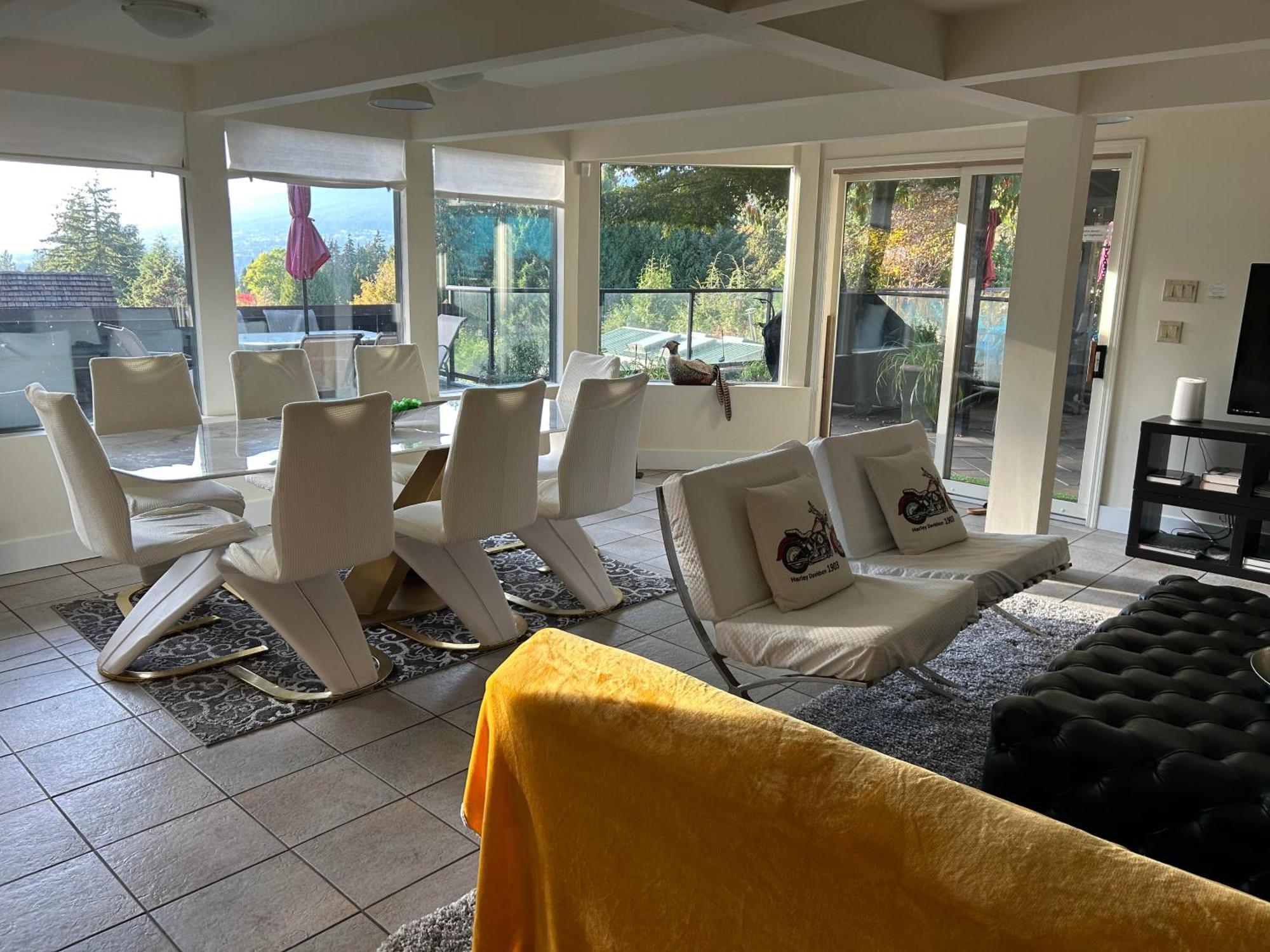 Cypress: Private Bedroom/Bathroom/Office, With Shared Pool, Hot Tub North Vancouver Bagian luar foto