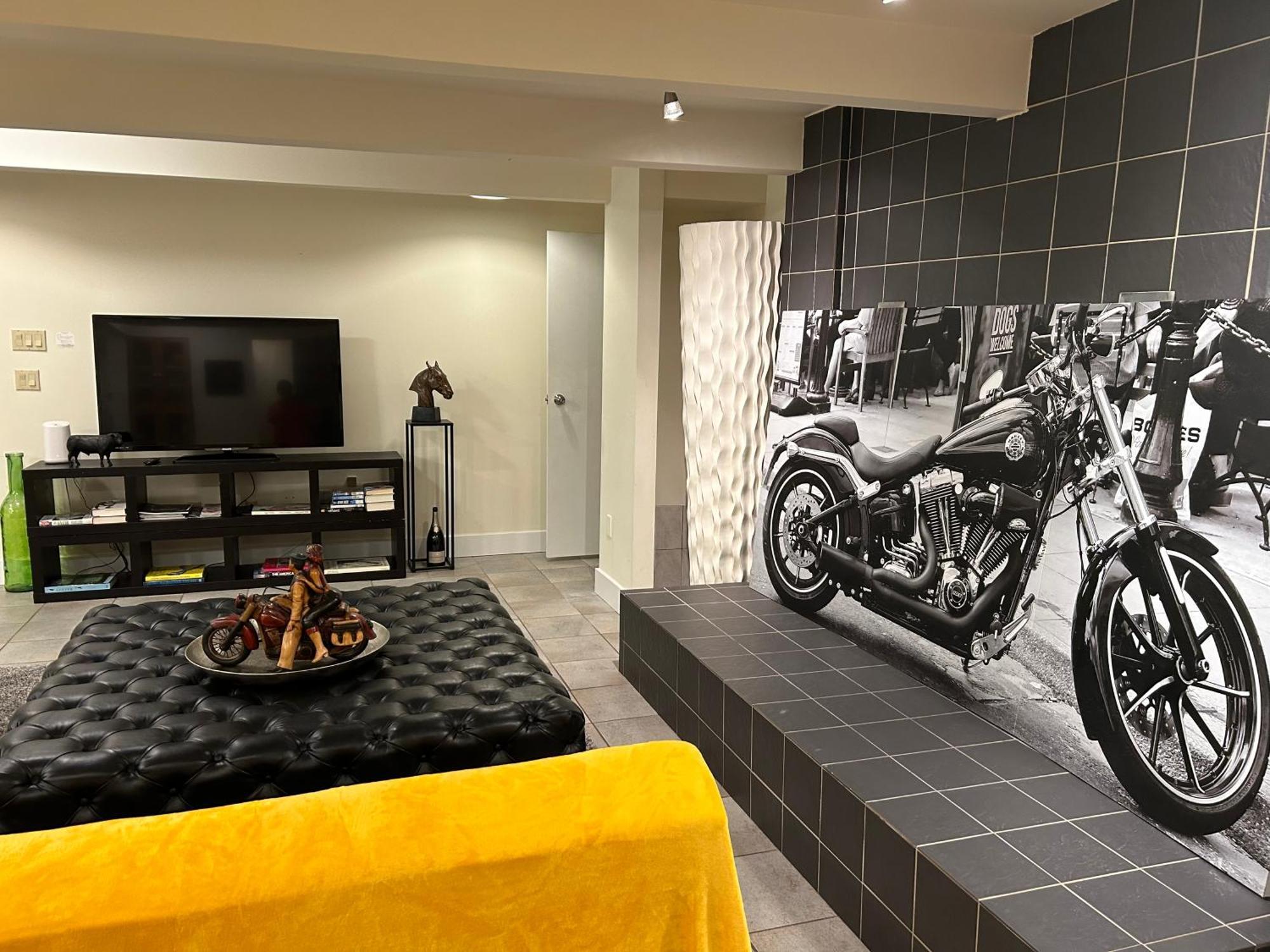 Cypress: Private Bedroom/Bathroom/Office, With Shared Pool, Hot Tub North Vancouver Bagian luar foto