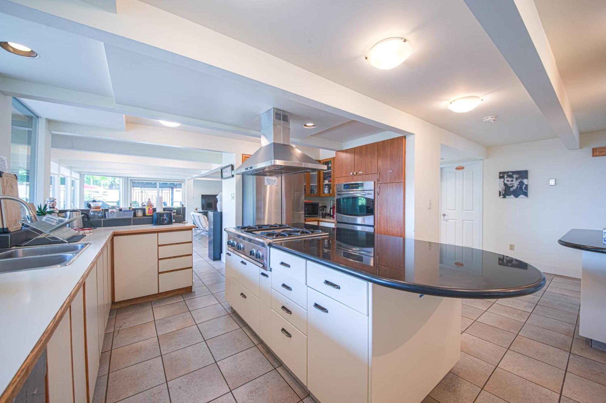 Cypress: Private Bedroom/Bathroom/Office, With Shared Pool, Hot Tub North Vancouver Bagian luar foto