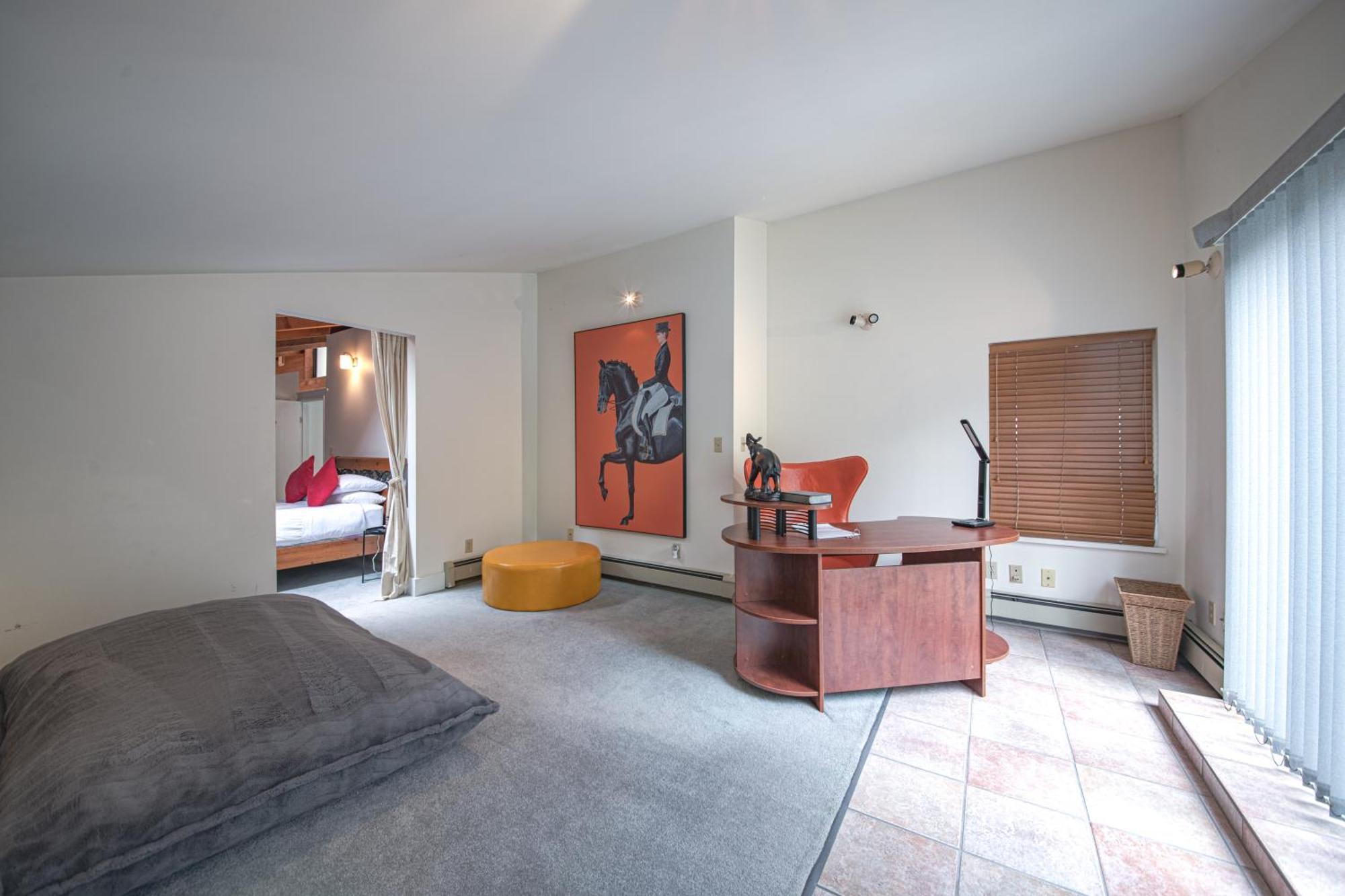 Cypress: Private Bedroom/Bathroom/Office, With Shared Pool, Hot Tub North Vancouver Bagian luar foto