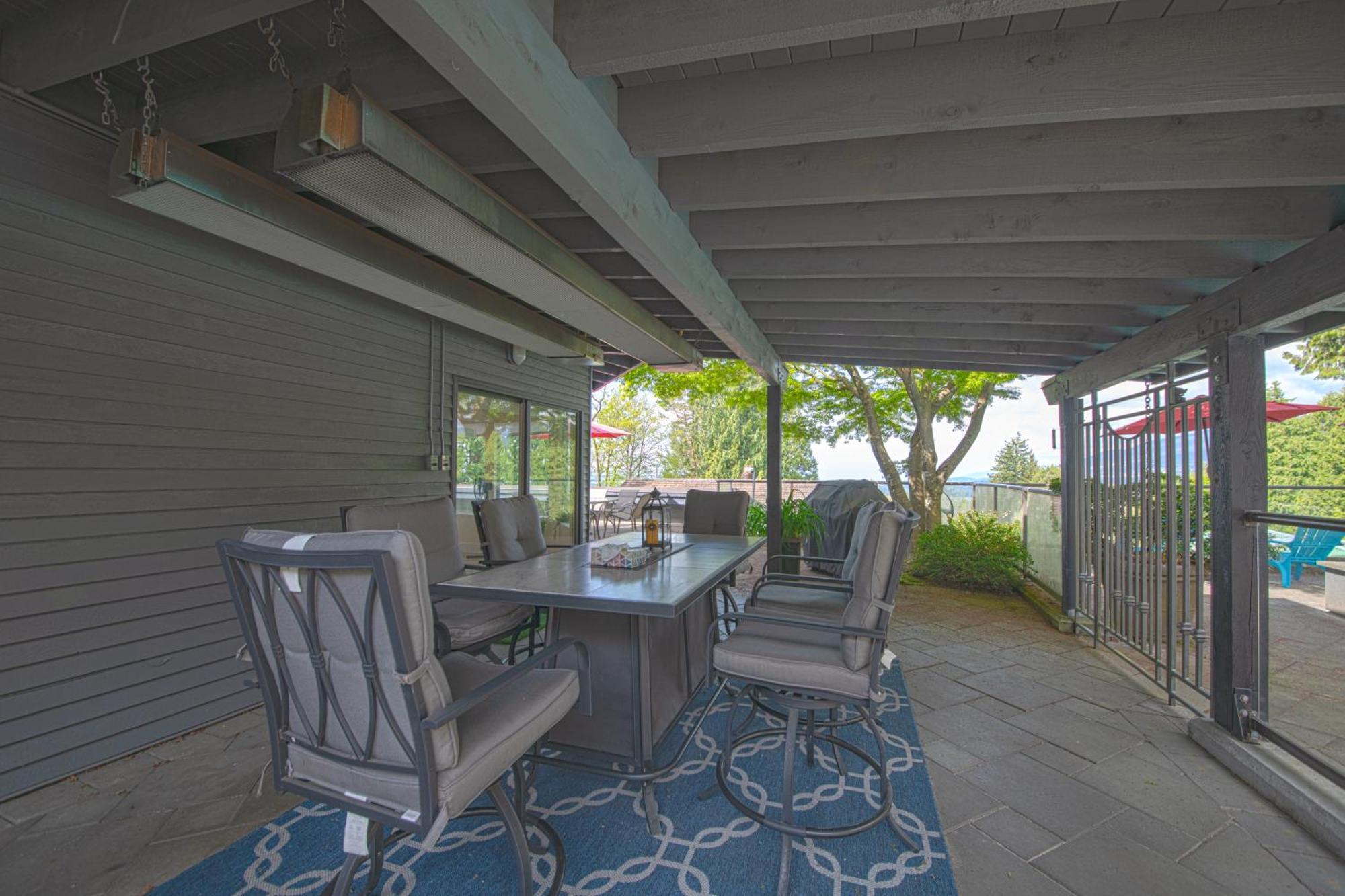 Cypress: Private Bedroom/Bathroom/Office, With Shared Pool, Hot Tub North Vancouver Bagian luar foto