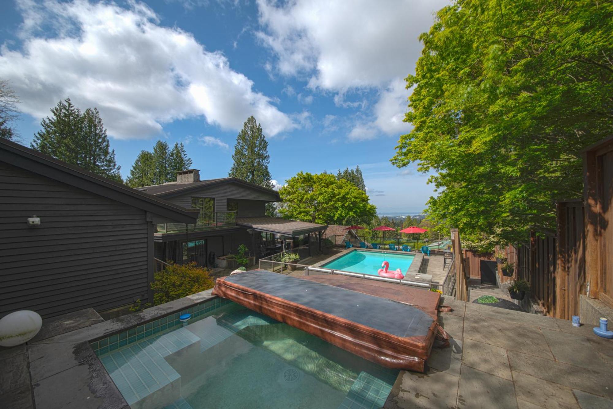 Cypress: Private Bedroom/Bathroom/Office, With Shared Pool, Hot Tub North Vancouver Bagian luar foto