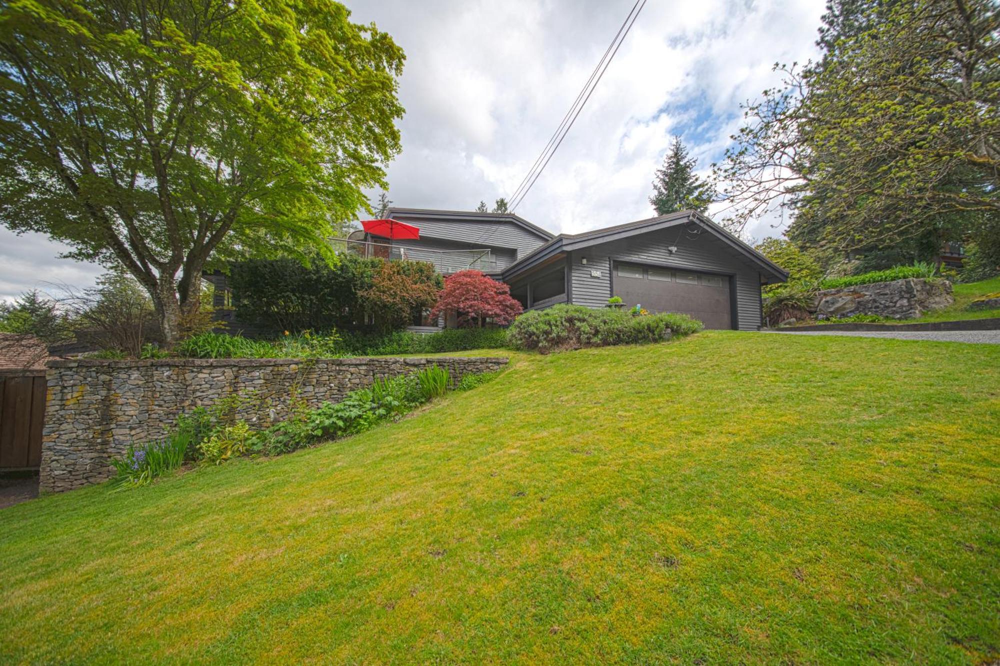 Cypress: Private Bedroom/Bathroom/Office, With Shared Pool, Hot Tub North Vancouver Bagian luar foto