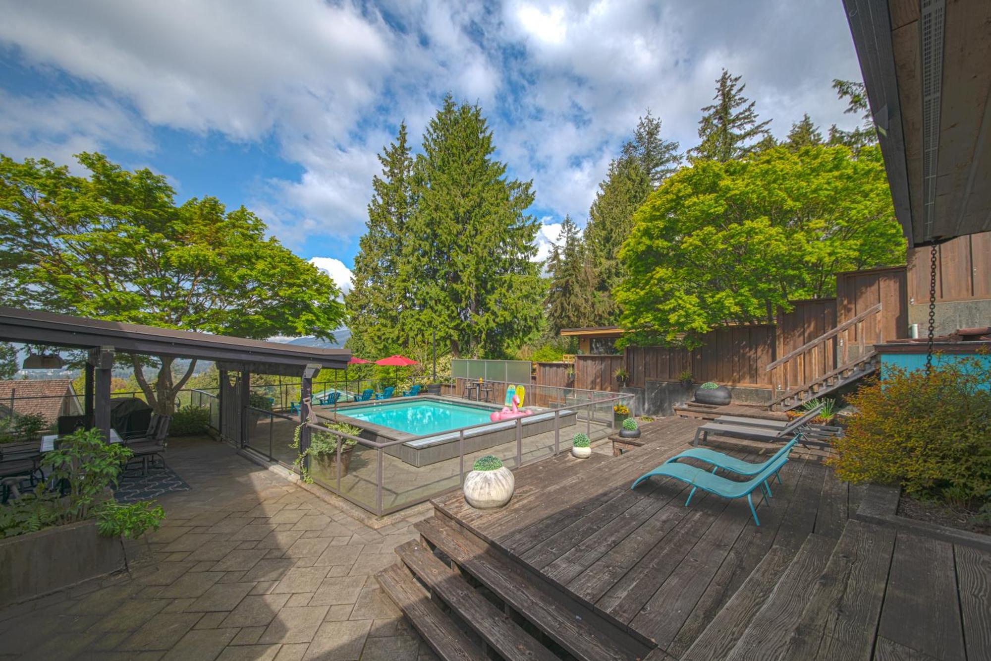 Cypress: Private Bedroom/Bathroom/Office, With Shared Pool, Hot Tub North Vancouver Bagian luar foto