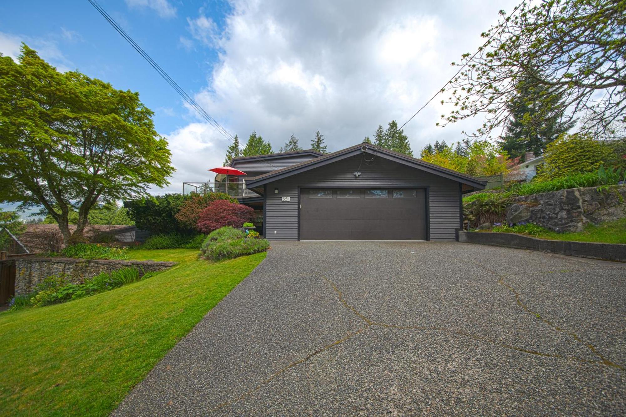 Cypress: Private Bedroom/Bathroom/Office, With Shared Pool, Hot Tub North Vancouver Bagian luar foto